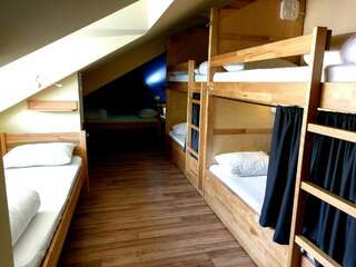 Хостелы DREAM Hostel Poltava Полтава Кровать в общем номере смешанного типа на 7 гостей-1