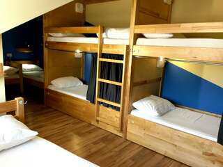 Хостелы DREAM Hostel Poltava Полтава Кровать в общем номере смешанного типа на 7 гостей-6