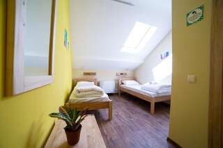 Хостелы DREAM Hostel Poltava Полтава Двухместный номер с 2 отдельными кроватями и общей ванной комнатой-4