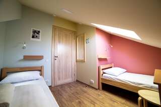 Хостелы DREAM Hostel Poltava Полтава Двухместный номер с 2 отдельными кроватями и общей ванной комнатой-5